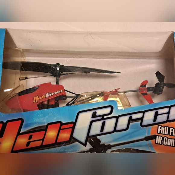 HeliForce Toy Helicopter Red -Remote Control Helicopter- NEW - Picture 2 of 5